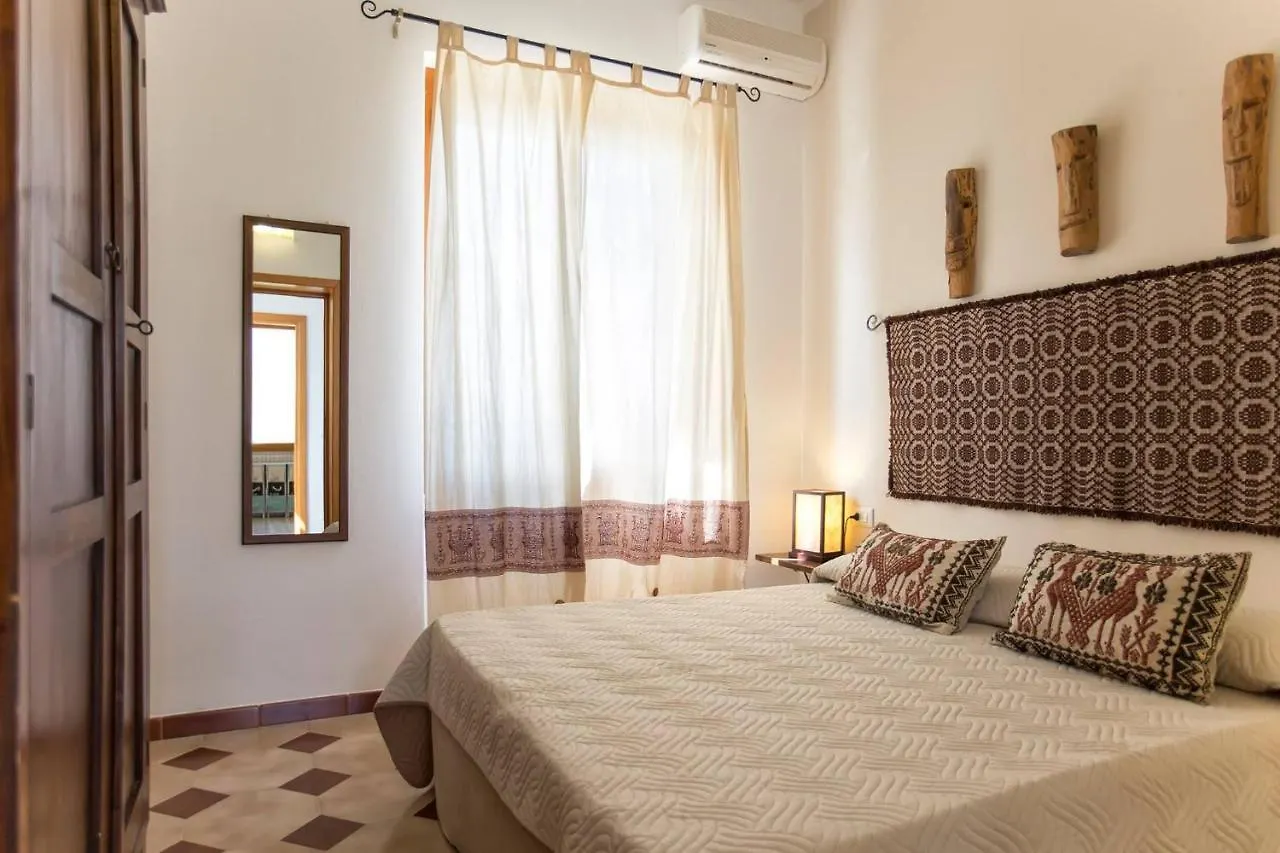 Villa Emanuel: Alghero Seaside Retreat with Private Pool Italy
